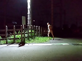 Young gay amateur shows off outdoors in Japan