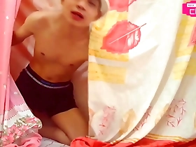 Young and horny Hansel Thio in solo performance on linen sheets