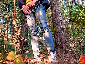 Gay video chat with a hot twink ends up in a messy cumshot.