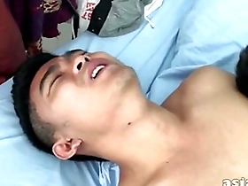 Gay threesome with Asian twinks and bareback sex