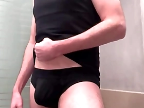 Gay amateur shows off in the shower